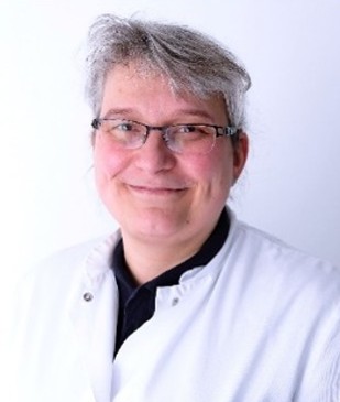 Dr. Julia Winter